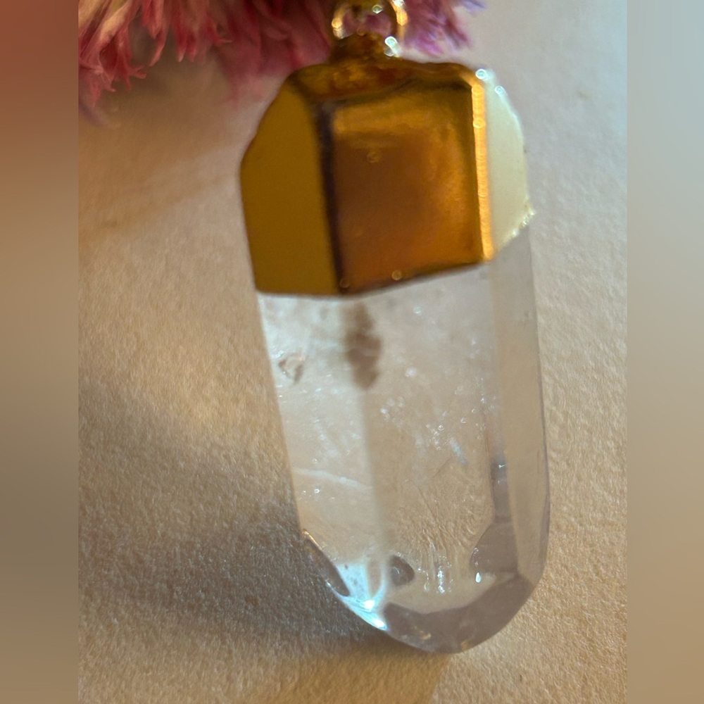 NWOT Necklace Quartz, Faceted polished stone, Goldplated, hypoallergenic chain